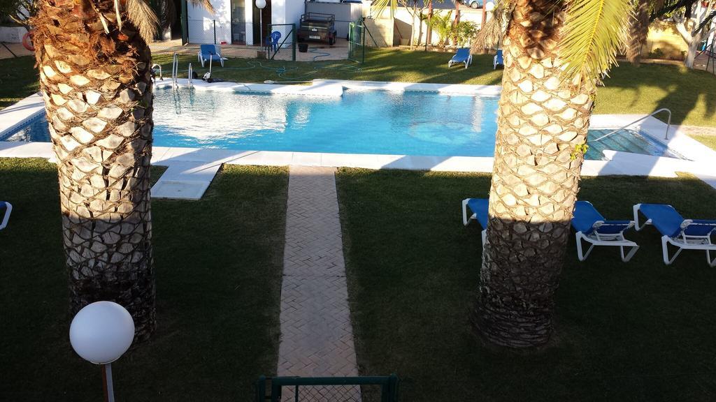 Hostal Las Parcelas Conil De La Frontera Bagian luar foto